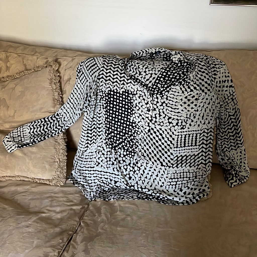 Blouse 100% Polyester.